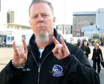 Šovakar Rīgā plosās «Metallica»