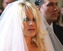 Pamela Andersone Maskavā apprecējusies?