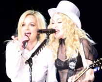 Madonna uzstājusies kopā ar Britniju un Džastinu VIDEO+FOTO