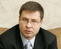 Dombrovskis piekristu kļūt par premjeru