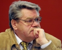 Klusām izbeidz kriminālprocesu pret profesoru Daukštu par seksuālu uzmākšanos