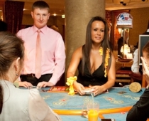 REŠETINAM un KURUSOVAI arī azartspēļu atkarība? Pieķerti kazino...(FOTO)