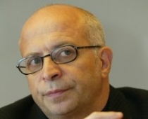 Krasovickis joprojām dzīvo divsievībā