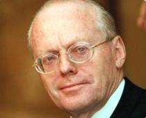Valdis Birkavs noliedz baumas,ka greznā jahta pieder Abramovičam
