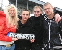 Dragreisa dalībnieki pa ceļam uz testa braucieniem iekļūst autoavārijā FOTO