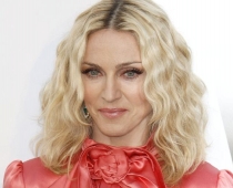 Madonna plāno īpašu ceremoniju, lai apliecinātu savu pieķeršanos 22g.v. modelim
