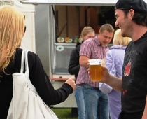 Dziedātāja Rudīte Būmane gaidot bēbi lieto alkoholu? (FOTO)