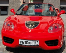 Rīgā ekskluzīvu automašīnu, kuru cenas mērāmas simtos tūkstošu, salidojums FOTO