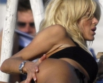Viktorija Silverstada masturbējusi publiskā pludmalē (paparaci FOTO)