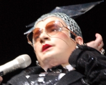 Ukrainas populārākais "transvestīts" plosās Rīgā (FOTO)